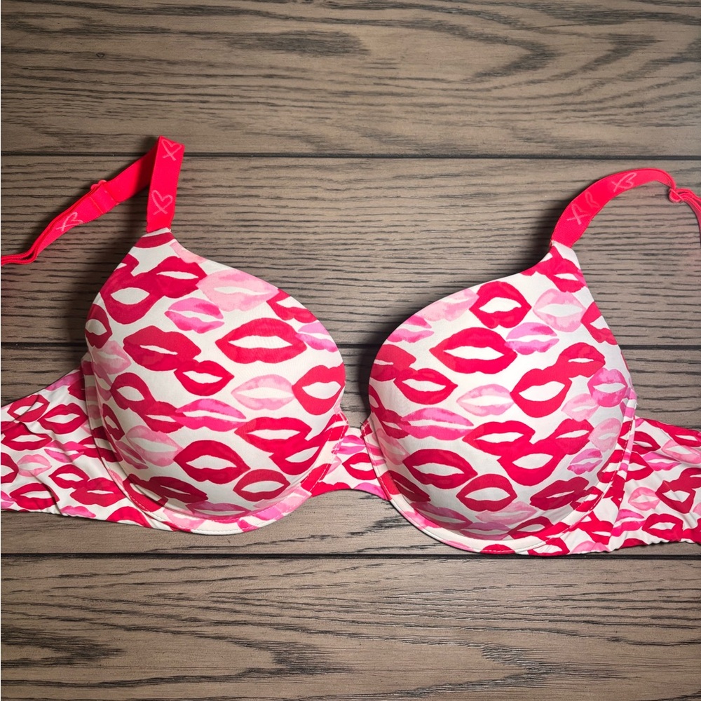Victoria's Secret Red and Pink Kiss Print Bra